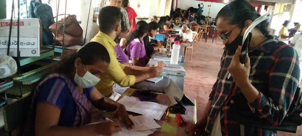 "Divisional Secretariat to your village"....mobile service in Homagama (2022-12-10)